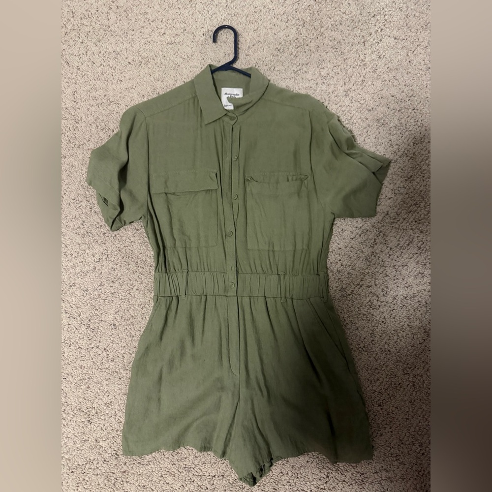 Abercrombie & Fitch Olive Button-Up Shirt